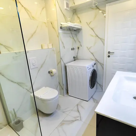 Апартаменти Modern In With Sea View